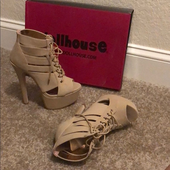 Tan 5in heel - Picture 1 of 7